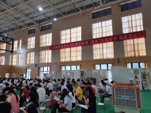 降溫通風(fēng)設(shè)備蒸發(fā)式冷風(fēng)王 移動式環(huán)?？照{(diào)的作用